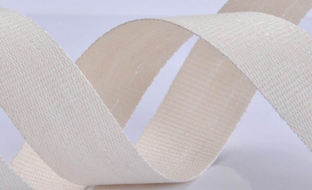 Our garniture tapes are built for both cigarette and filter-making machines, using high-performance materials like European linen, aramide fiber, and linen–polyester blends—ensuring strength, safety, and smooth machine operation.